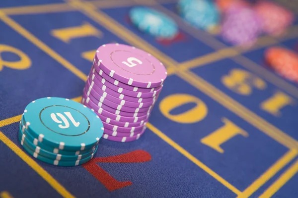 Gaple Online tile interface on 99bet platform showing domino tiles and game board layout